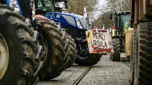 La indústria aplaudeix, el camp protesta