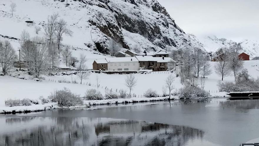 Deja de nevar, pero la semana que viene vuelven a caer las temperaturas en Asturias