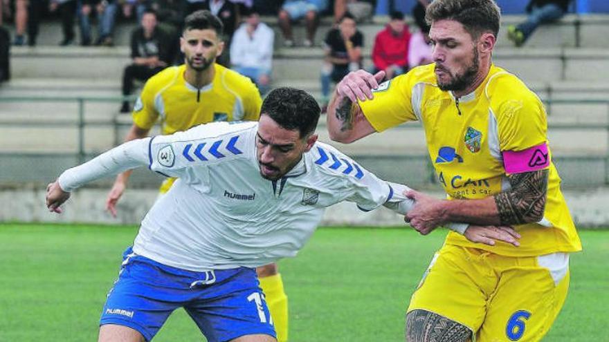 Imagen del partido entre Tamaraceite y San Fernando, que enfrentó a los primeros equipos de Las Palmas.