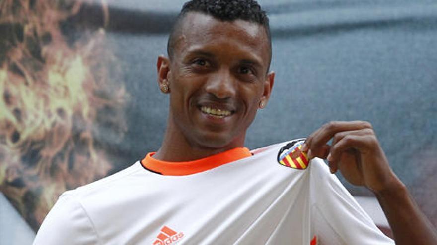 Nani: &quot;Cristiano me ha dado la enhorabuena por fichar por el Valencia&quot;