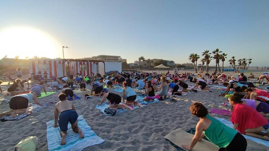 El fenómeno de la &quot;superluna azul&quot; lleva a Canet un festival de Yoga