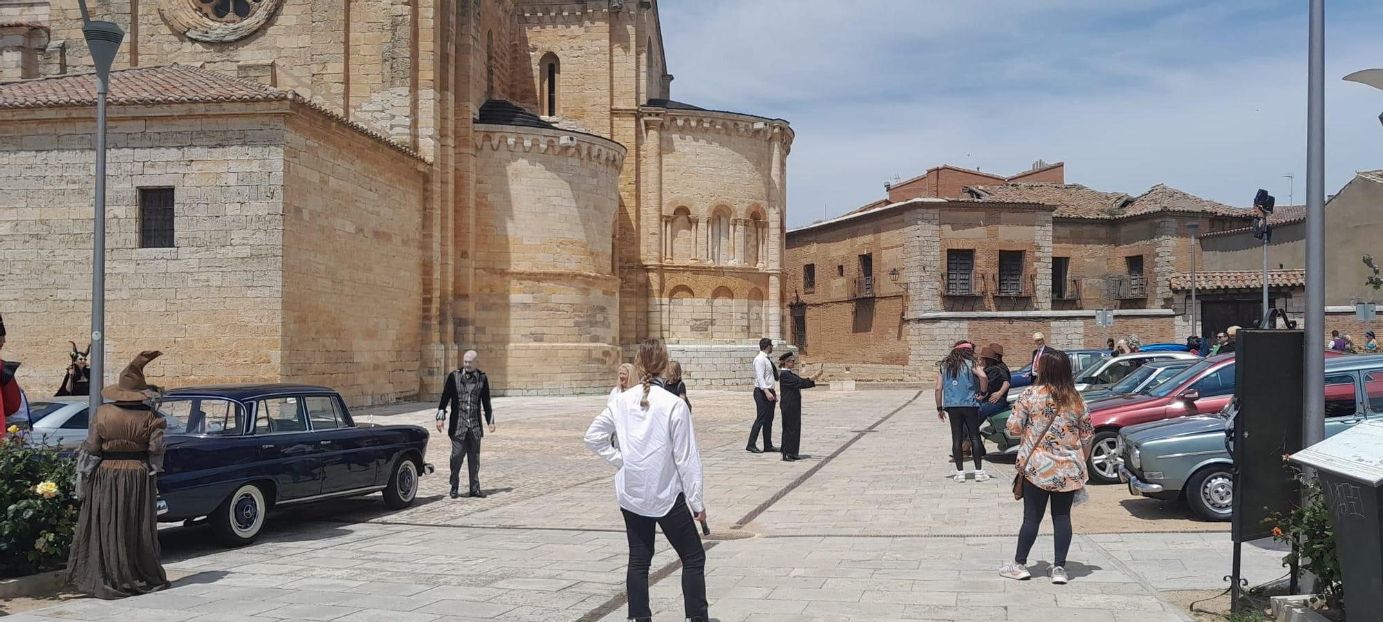 GALERÍA | Reunión de coches clásicos y fiesta de disfraces en Toro