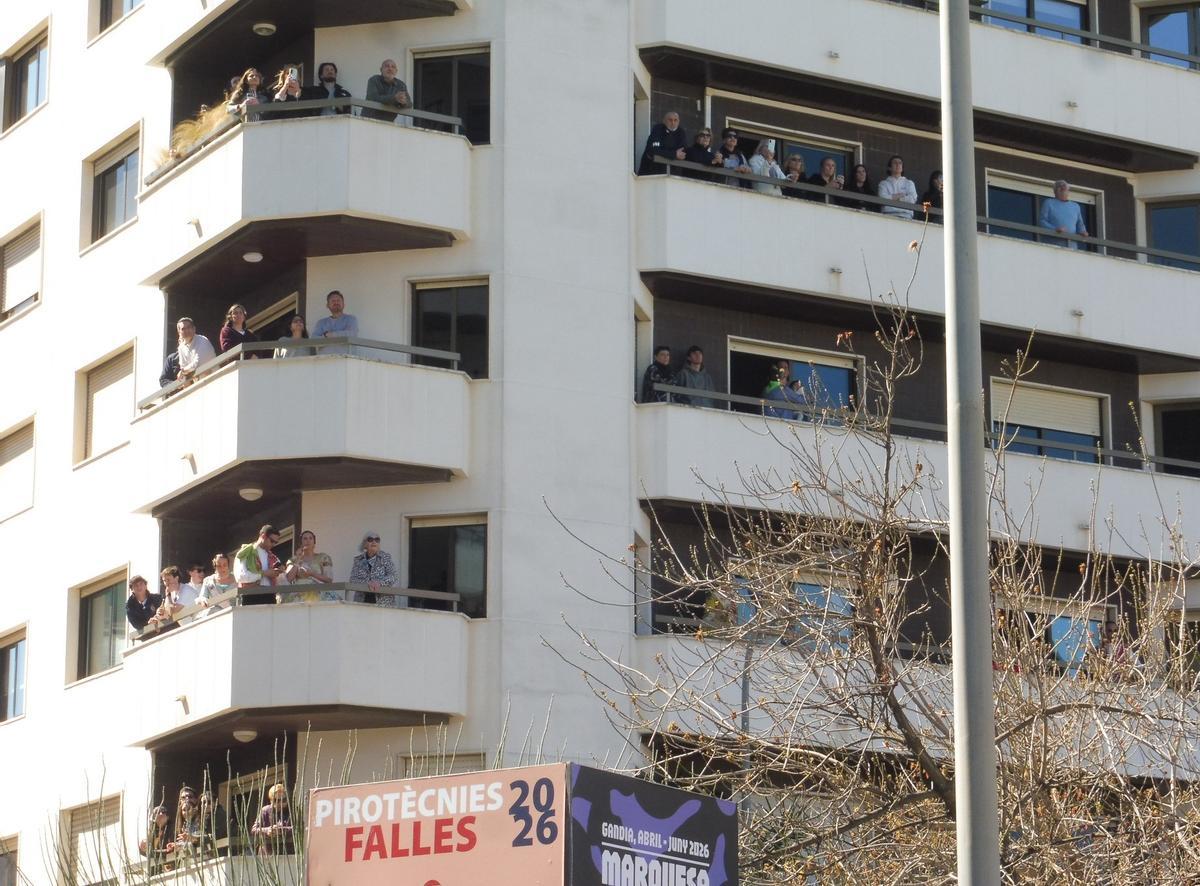 Público en los balcones.