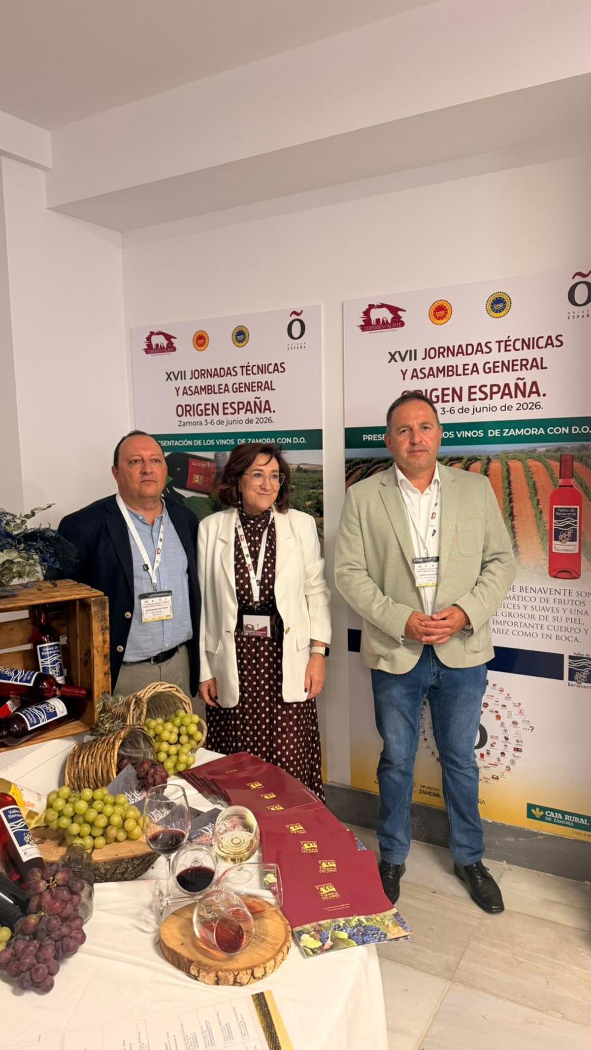 Santiago Borrego y Roberto Fuentes con Milagros (Itacyl)