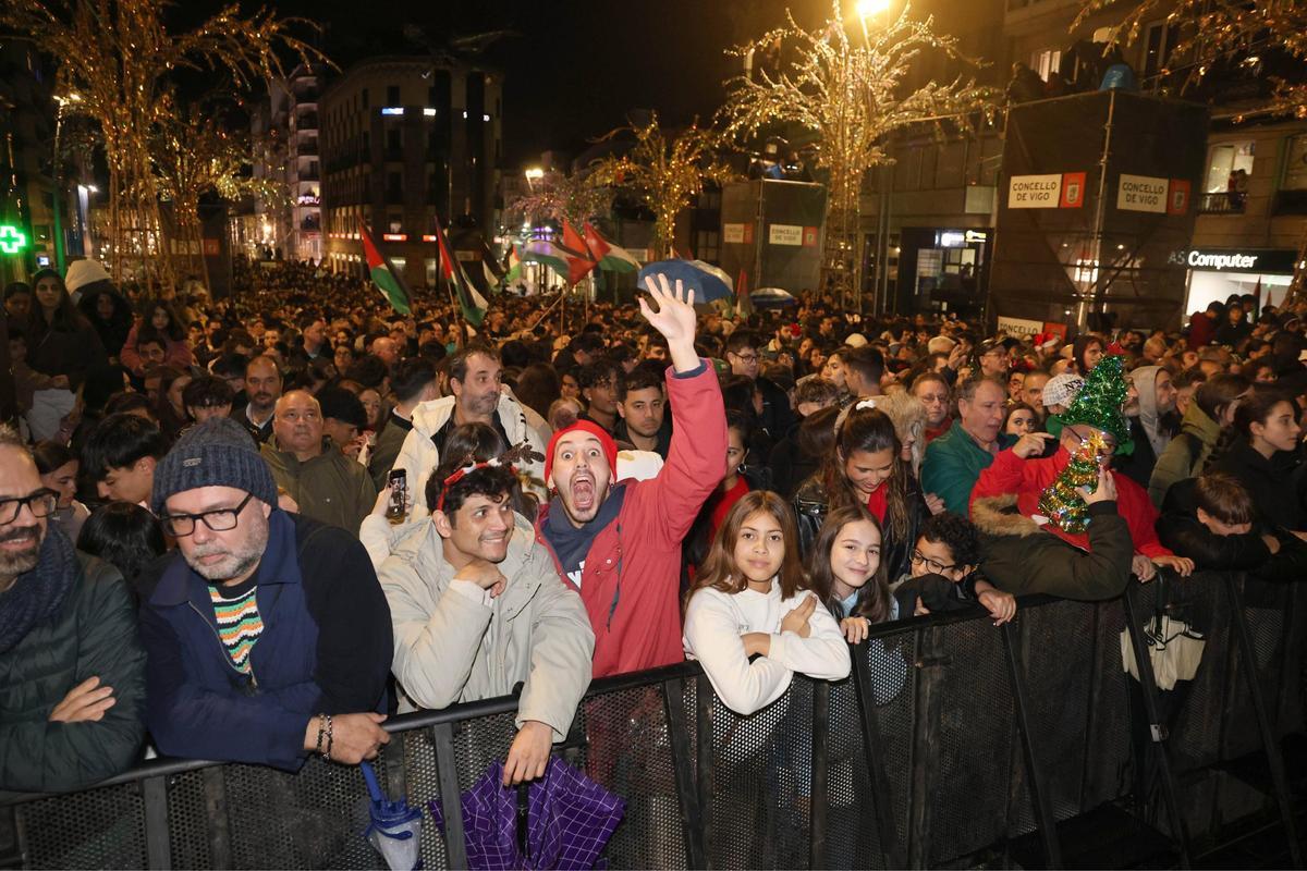 Vigo enciende la Navidad más grande de su historia ante miles de personas