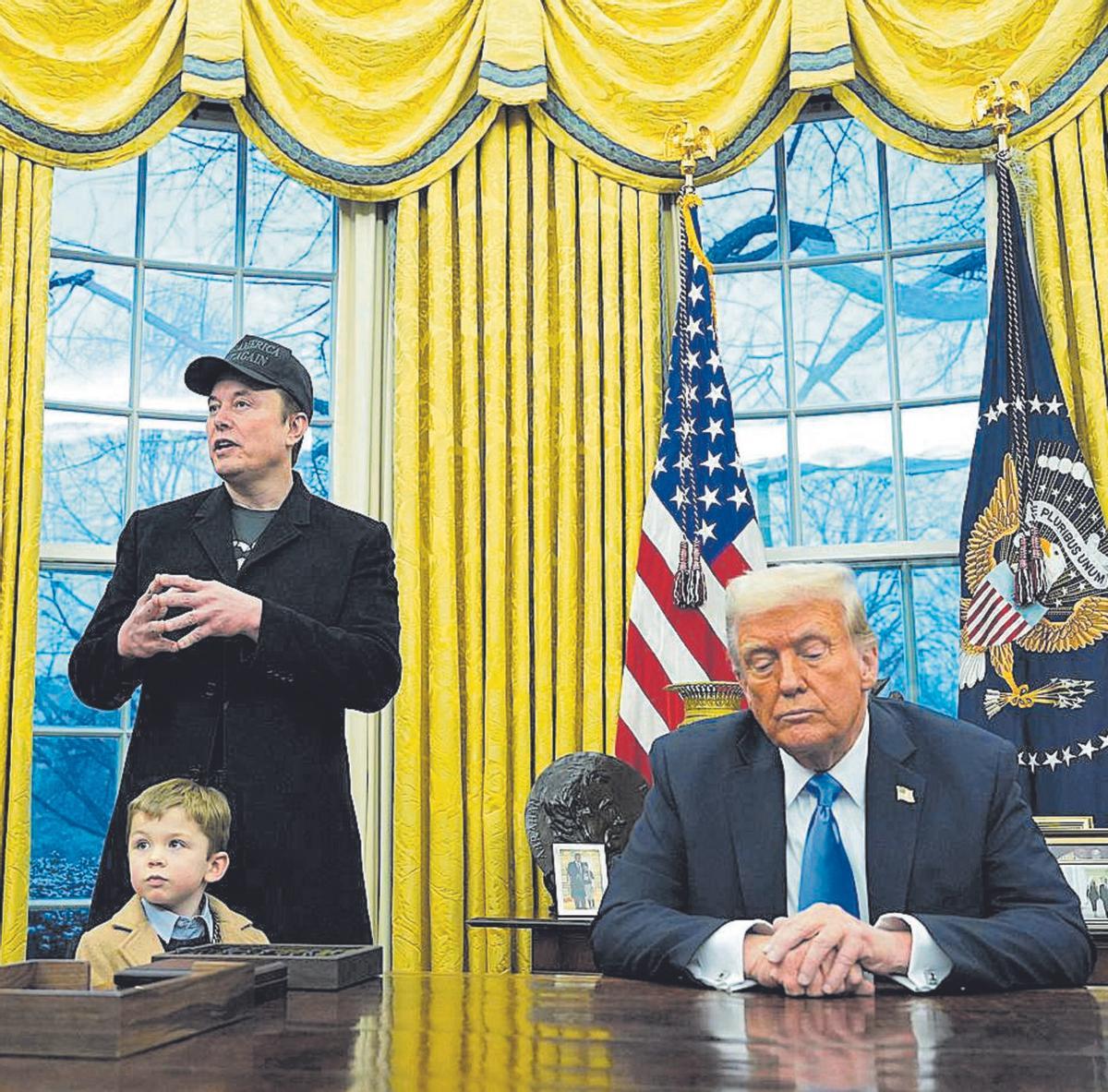 Elon Musk, su hijo X Æ A-12 y Donald Trump, en el Despacho Oval.