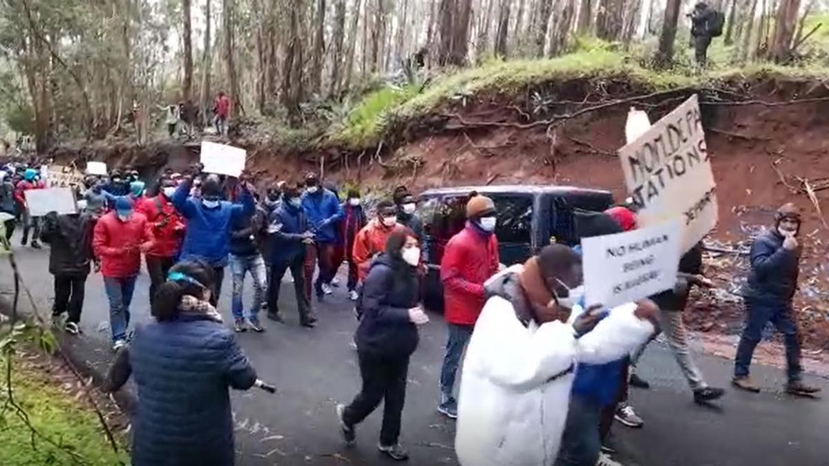 Cientos de personas se manifiestan en Tenerife contra las políticas migratorias