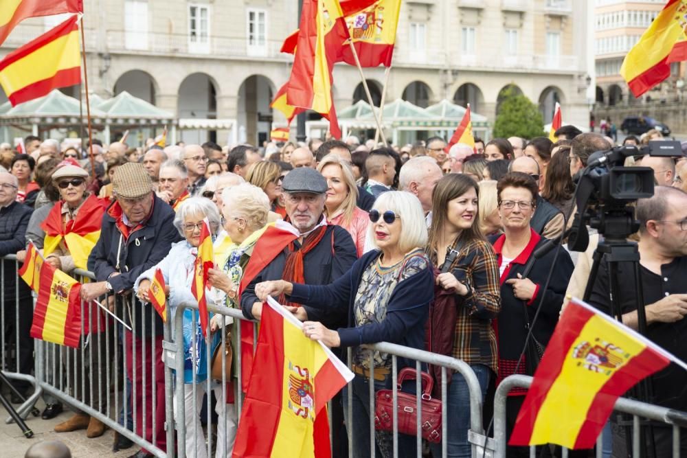 Feijóo y Francisco Vázquez muestran su apoyo a los catalanes constitucionalistas en A Coruña. // Miguel Miramontes (Roller Agencia)