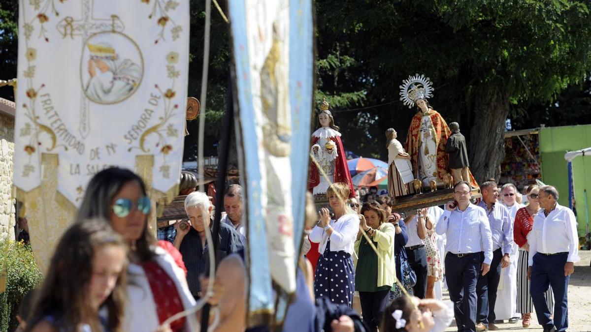 Procesión en la fiesta de la Virgen de la Saleta en 2018, antes del cambio de fechas. |   // BERNABÉ/JAVIER LALÍN