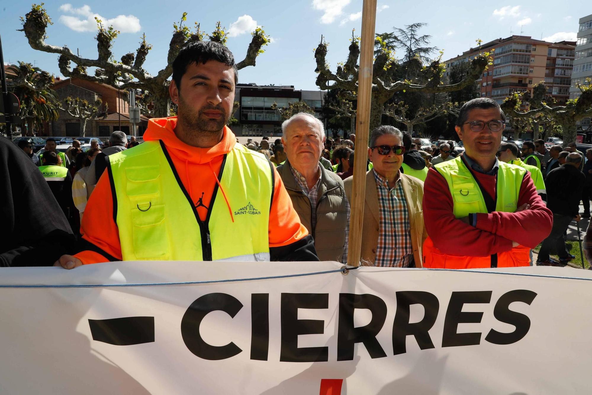 La concentración de los trabajadores de Sekurit, ayer, en Castrillón