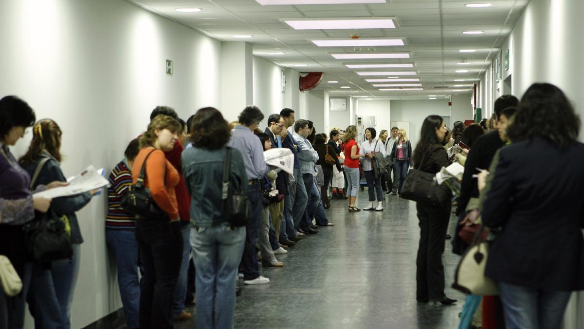 Opositores en unos exámenes de auxiliares administrativos