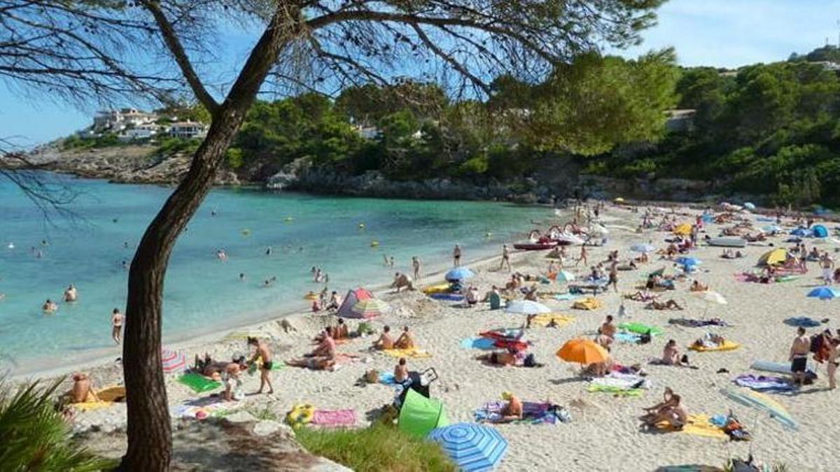 Der Strand von Font de sa Cala ist von Cala Ratjada aus mit der Bimmelbahn zu erreichen
