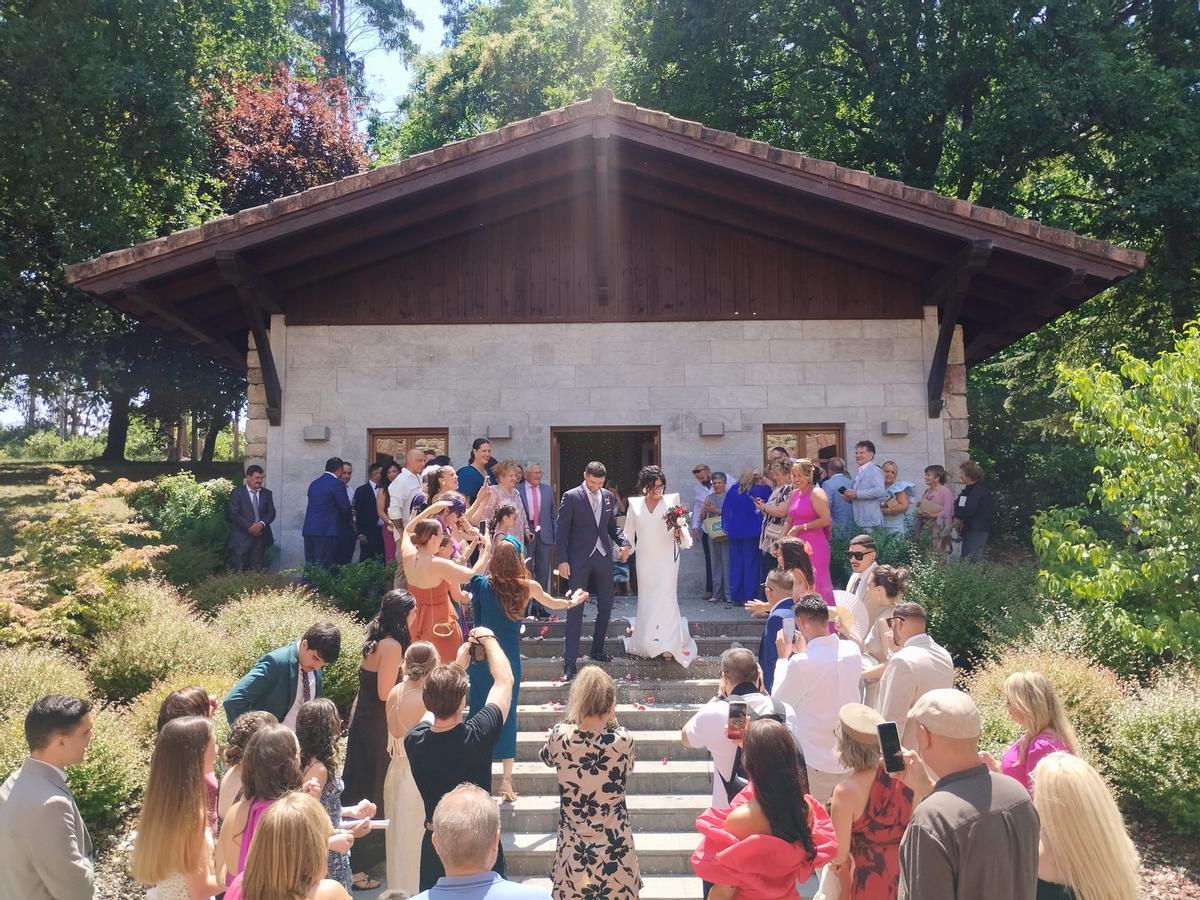 La boda de dos mejores amigos, Sara y Bruno, en Llanera, en imágenes