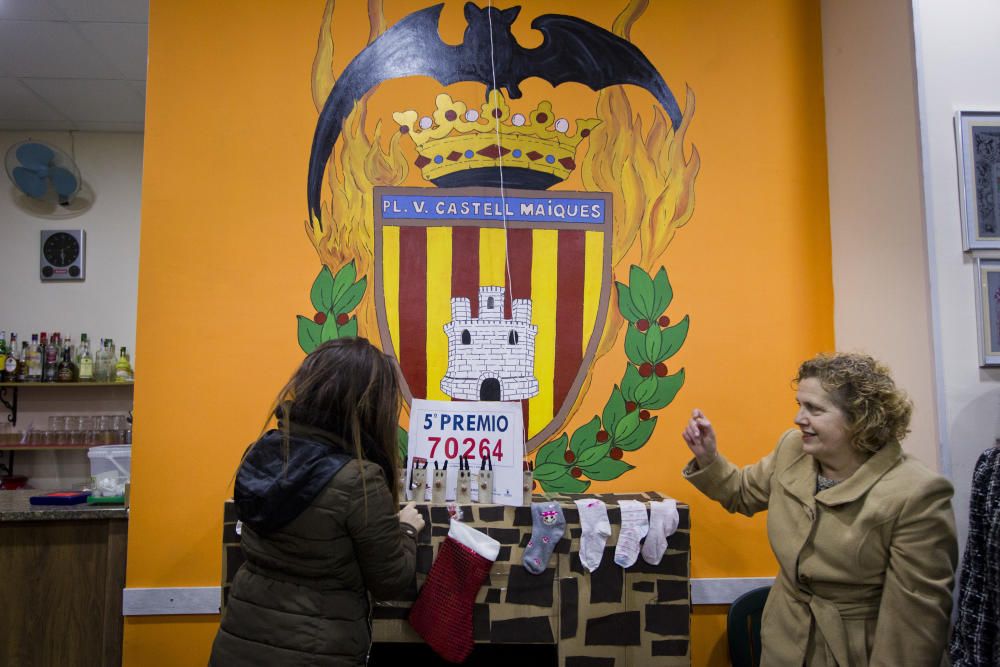 La falla Plaza V. Castell Maiques en la Fuensanta celebra un quinto premio de la Lotería Nacional