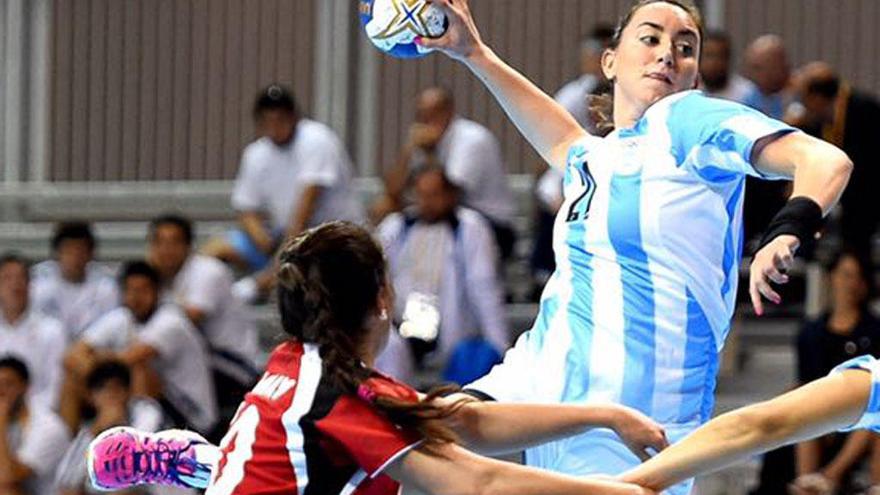 Macarena Gandulfo, en una imagen de archivo, con la selección argentina femenina.