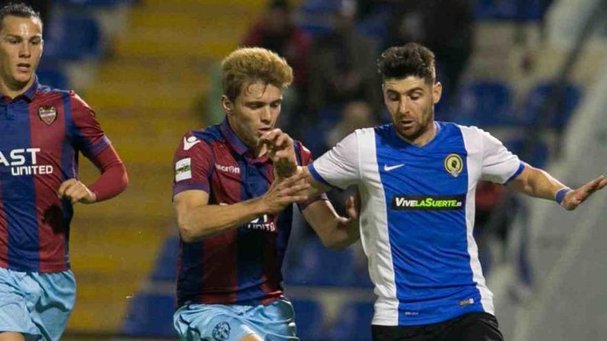 Javi Flores, durante un partido de esta temporada