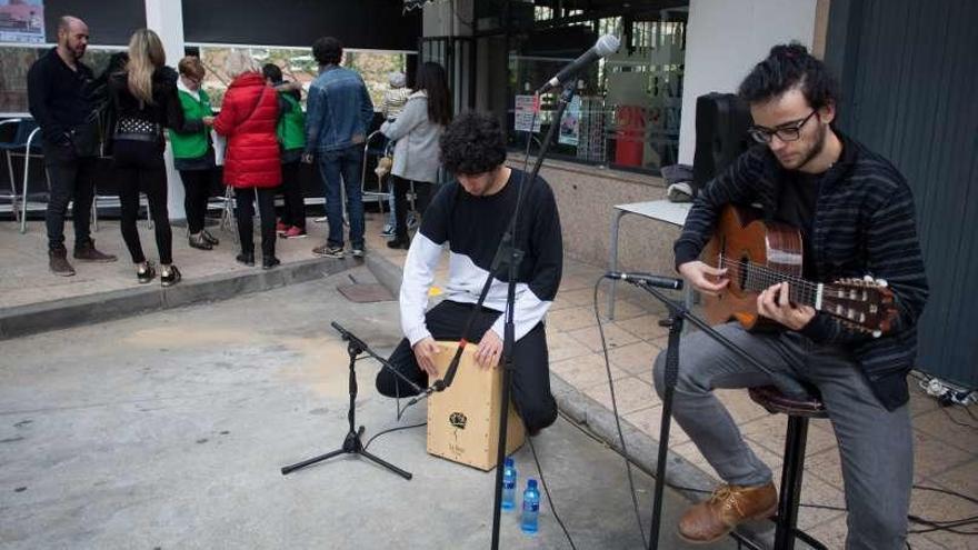 Animado café torero a beneficio de la lucha contra el cáncer