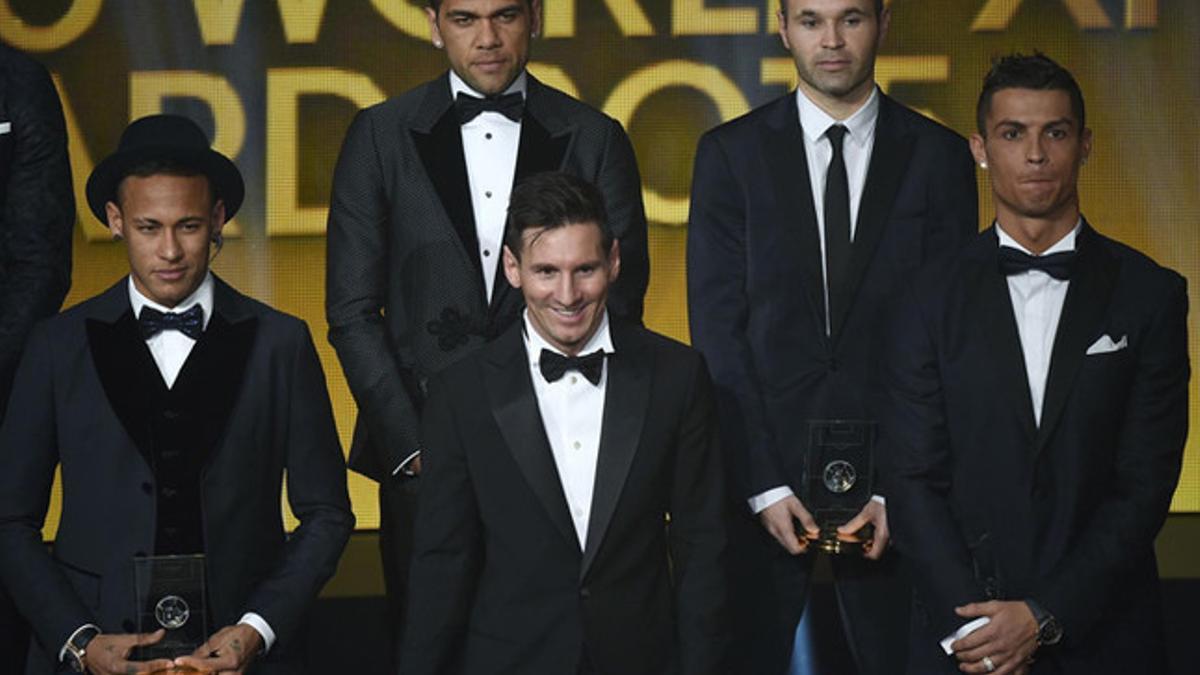 Rostros serios los de Dani Alves y Cristiano Ronaldo en la gala del Balón de Oro cuando estuvieron cerca