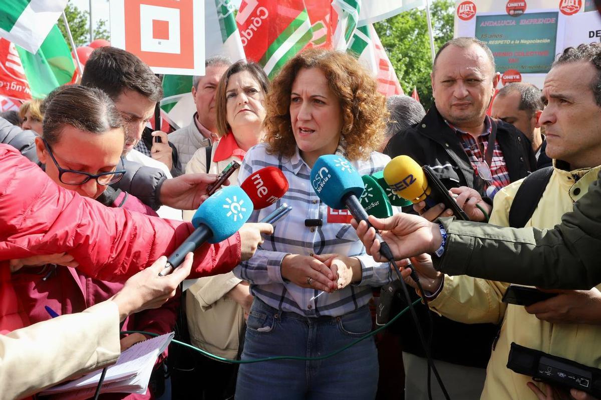 Nuria López comparece ante los medios de comunicación.