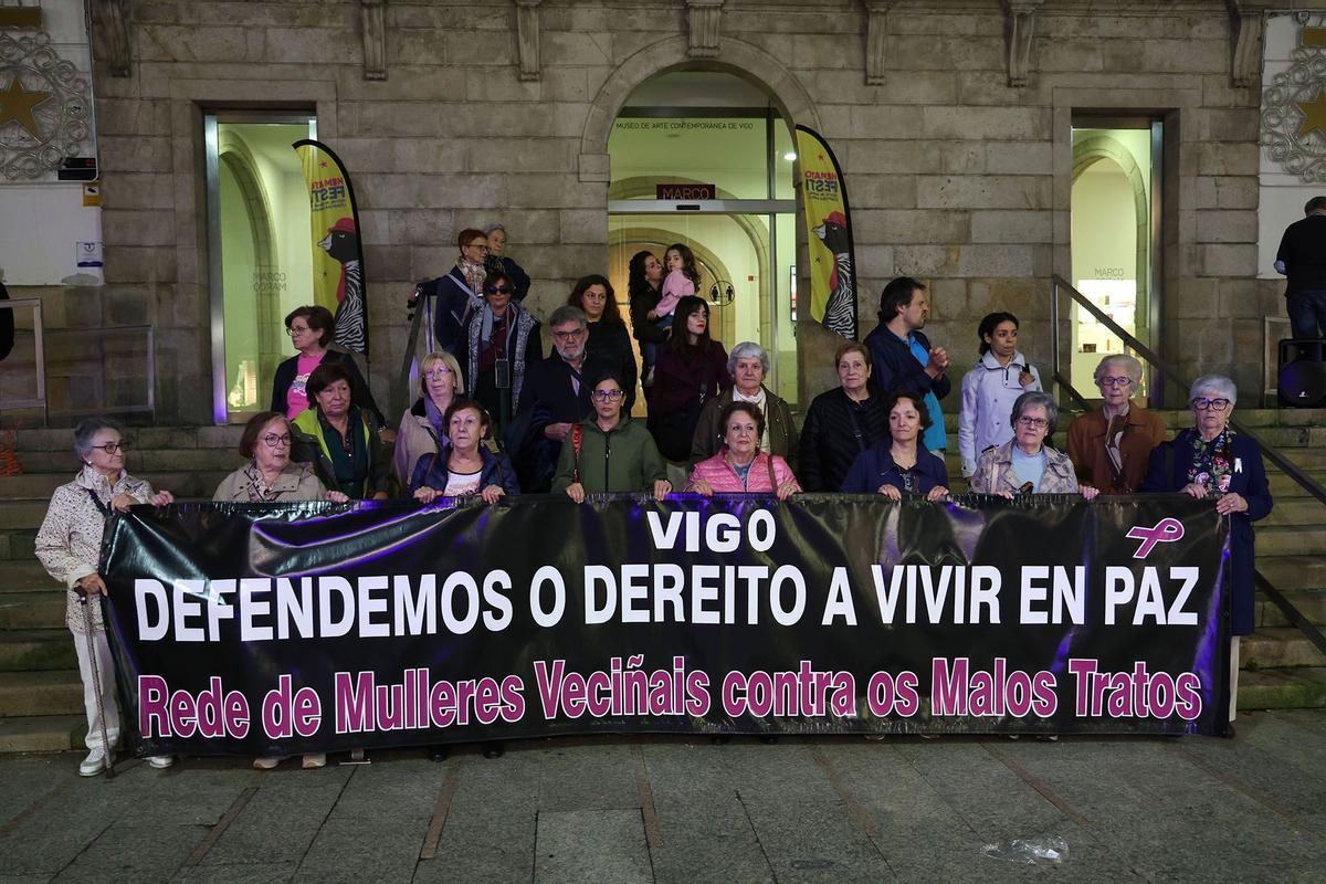 Concentración en el Marco por la mujer asesinada en Baiona