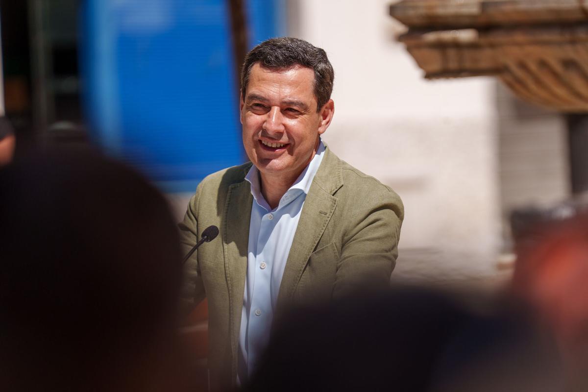 El presidente del PP andaluz y candidato a la reelección a la Presidencia de la Junta de Andalucía, Juanma Moreno en Alhaurín El Grande.