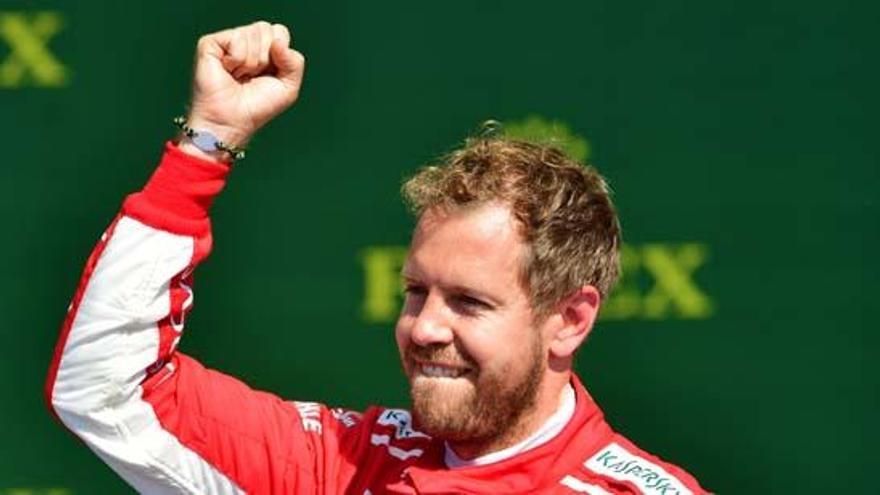 Sebastian Vettel celebra la victoria en el GP de Silverstone.