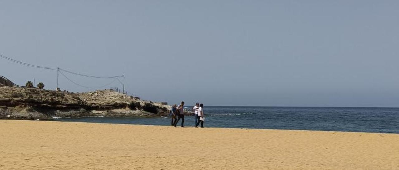 El jefe de la Demarcación de Costas de Las Palmas, Alberto Martín Coronel, inspeccionó la playa de Tauro junto a técnicos de su departamento y municipales. | | LP/DLP