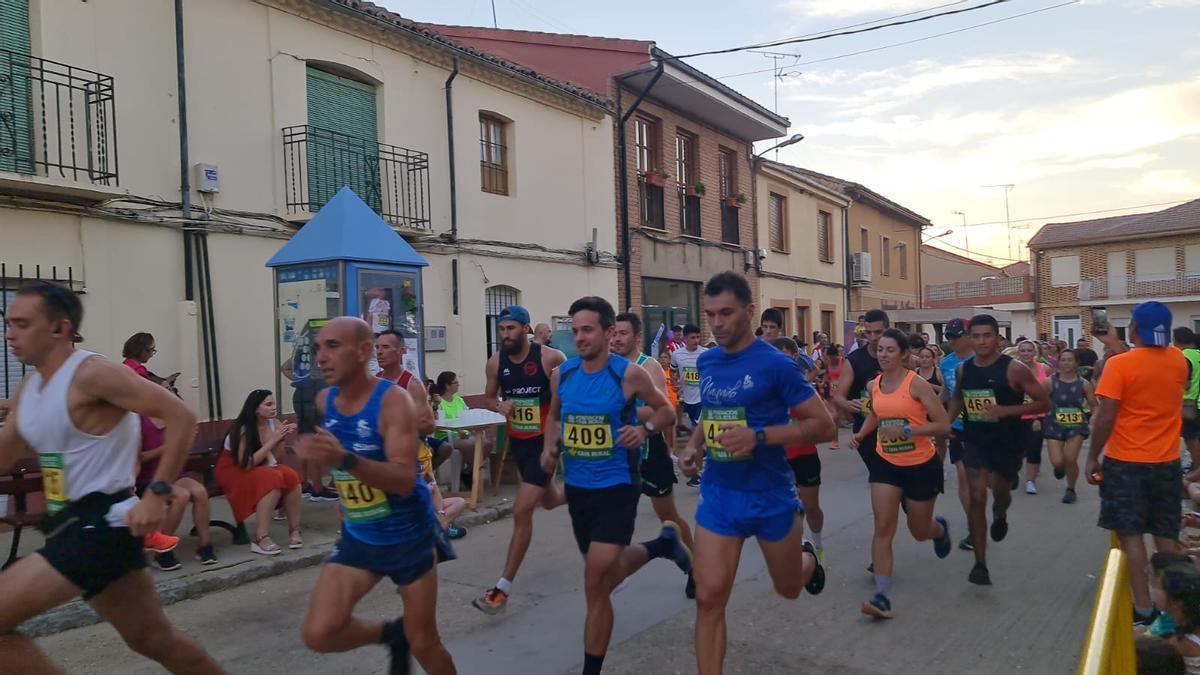 Carrera solidaria por la Fundación Leticia Rosino en Fuentes de Ropel.