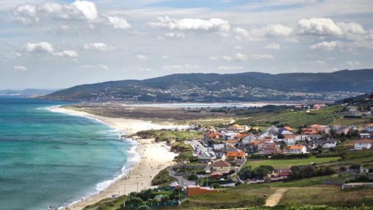 Vista da praia de Razo, en Carballo.