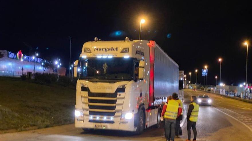 Piquets a La Jonquera per la vaga dels transportistes