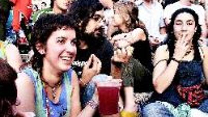 El Womad arranca con el anuncio de que el festival difundirá el ´2016´ en el mundo