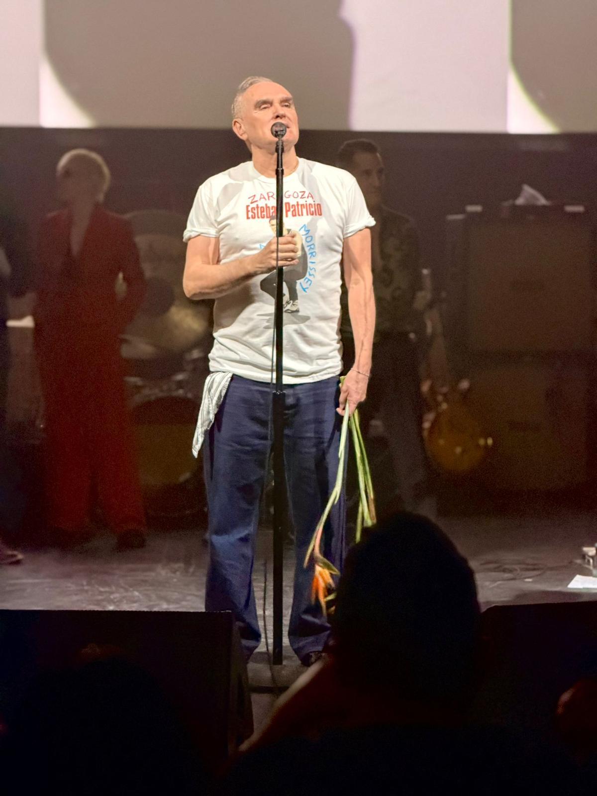 Morrissey con la camiseta.