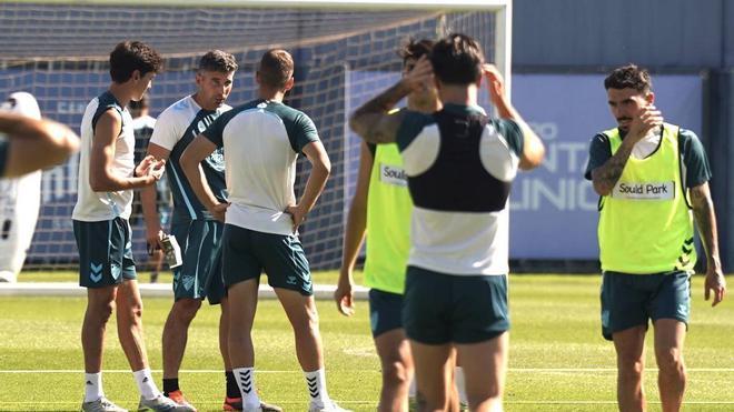 La lista de 25 jugadores con la que el Málaga CF busca el play off en Zaragoza