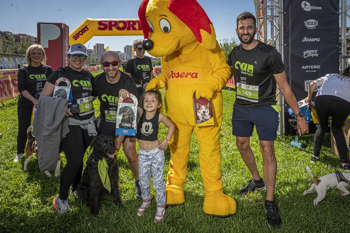 CAN WE RUN BARCELONA. La carrera organizada por Prensa Ibérica y El Periódico de Catalunya con la colaboración de Sport ,  donde las personas y sus mascotas perrunas corren en familia