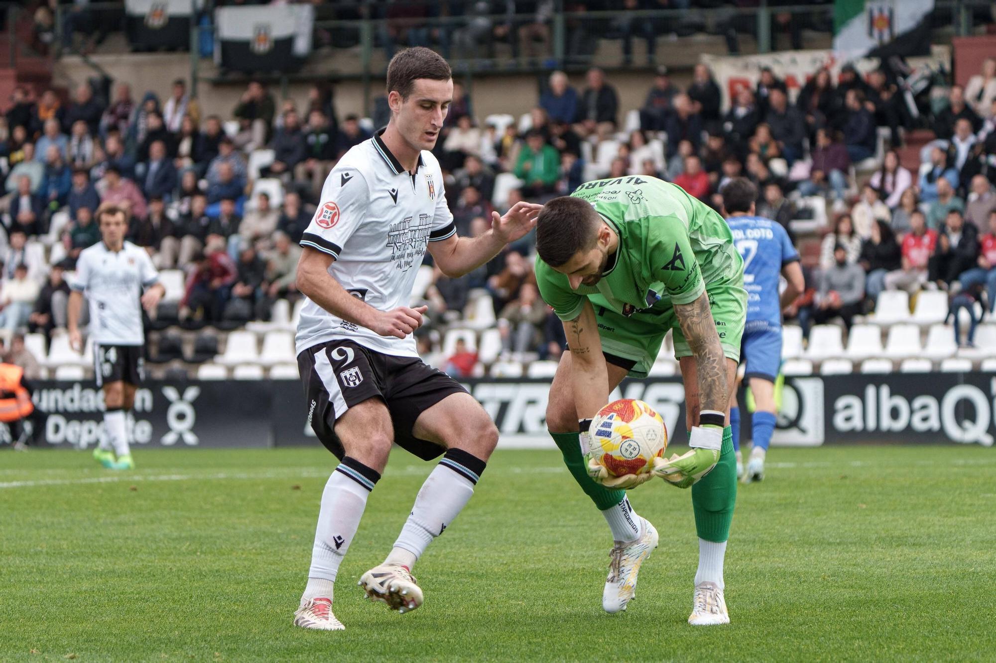 FOTOGALERÍA | Las mejores imágenes del partido Mérida-Orense