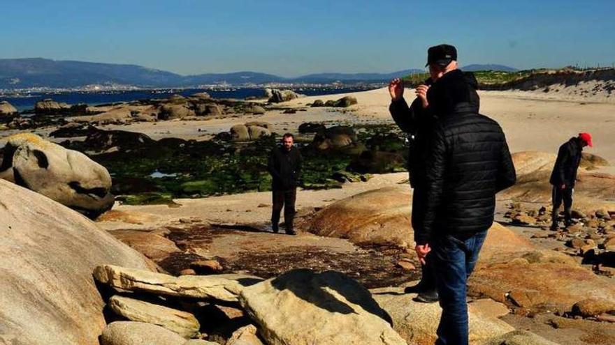 Restos de la mámoa 5 y de piedras utilizadas como almirez. // I. A.