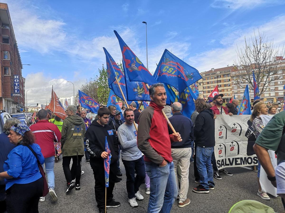 La marcha por el 1 de Mayo de los sindicatos minoritarios en Gijón, en ...
