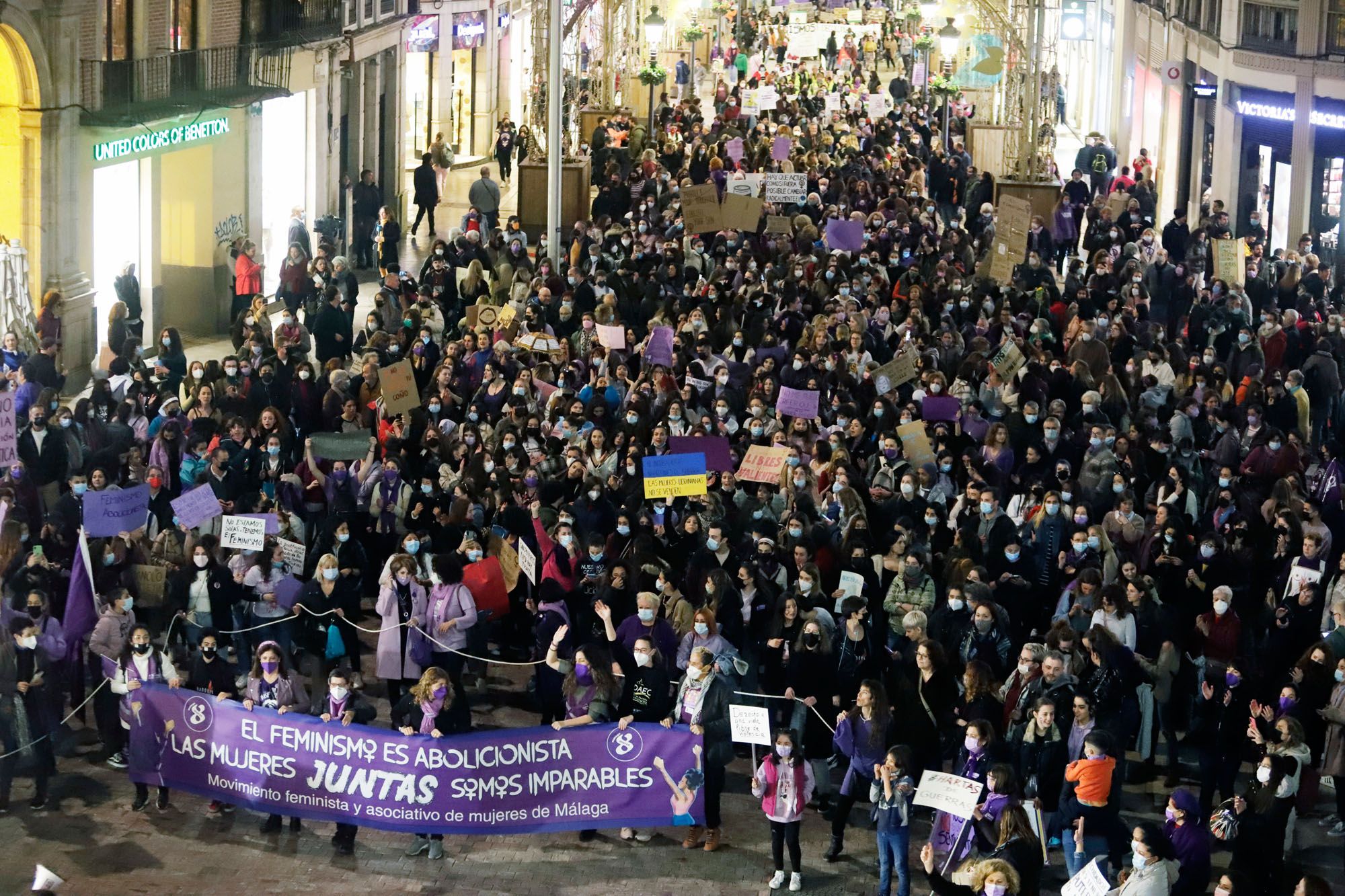 Las imágenes de la marcha multitudinaria por el Día Internacional de la Mujer en Málaga.