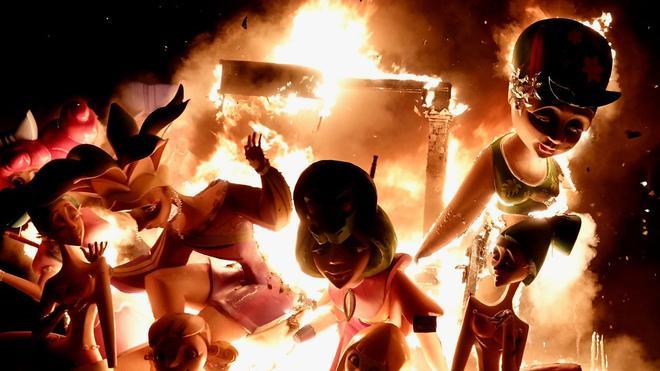 Galería: Las imágenes de la Nit de la Cremà en Burriana