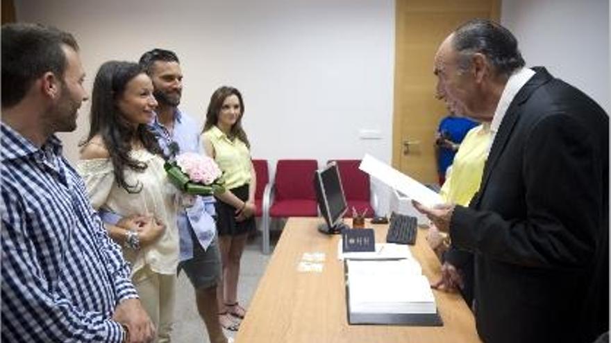El juez de paz Javier Ruiz durante una boda.