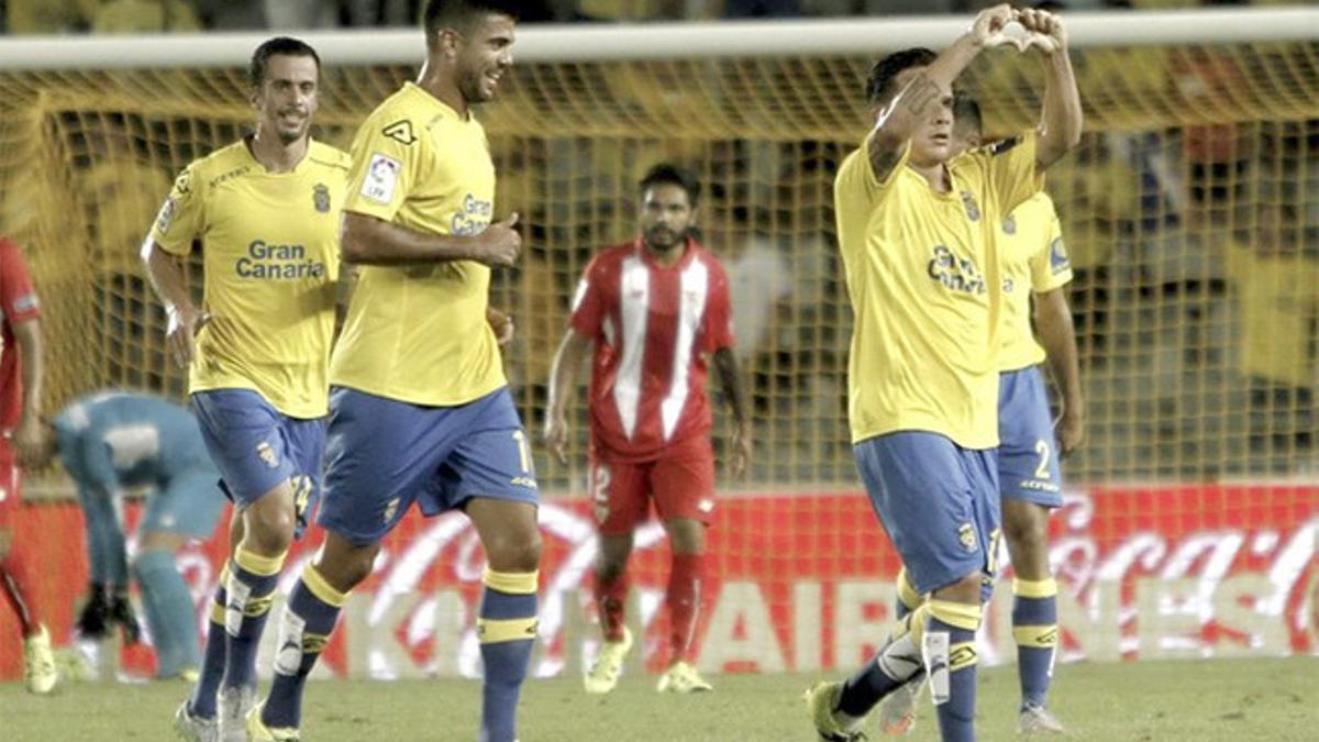 Roque Mesa, celebrando el primer gol del partido