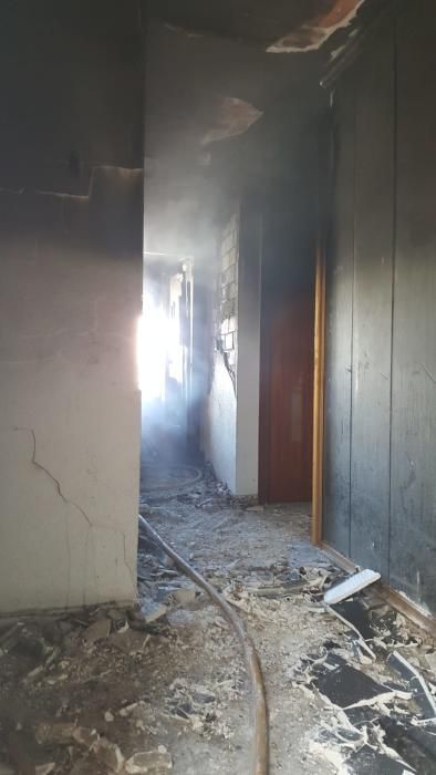 Cien vecinos desalojados por un incendio en una casa de Calp