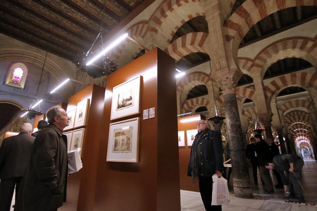 La Mezquita-Catedral exhibe 60 fotos incunables de la historia del monumento