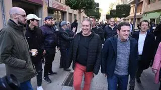 Tensión en la llegada de los políticos de Compromís a la retirada de la cruz del Ribalta en Castelló