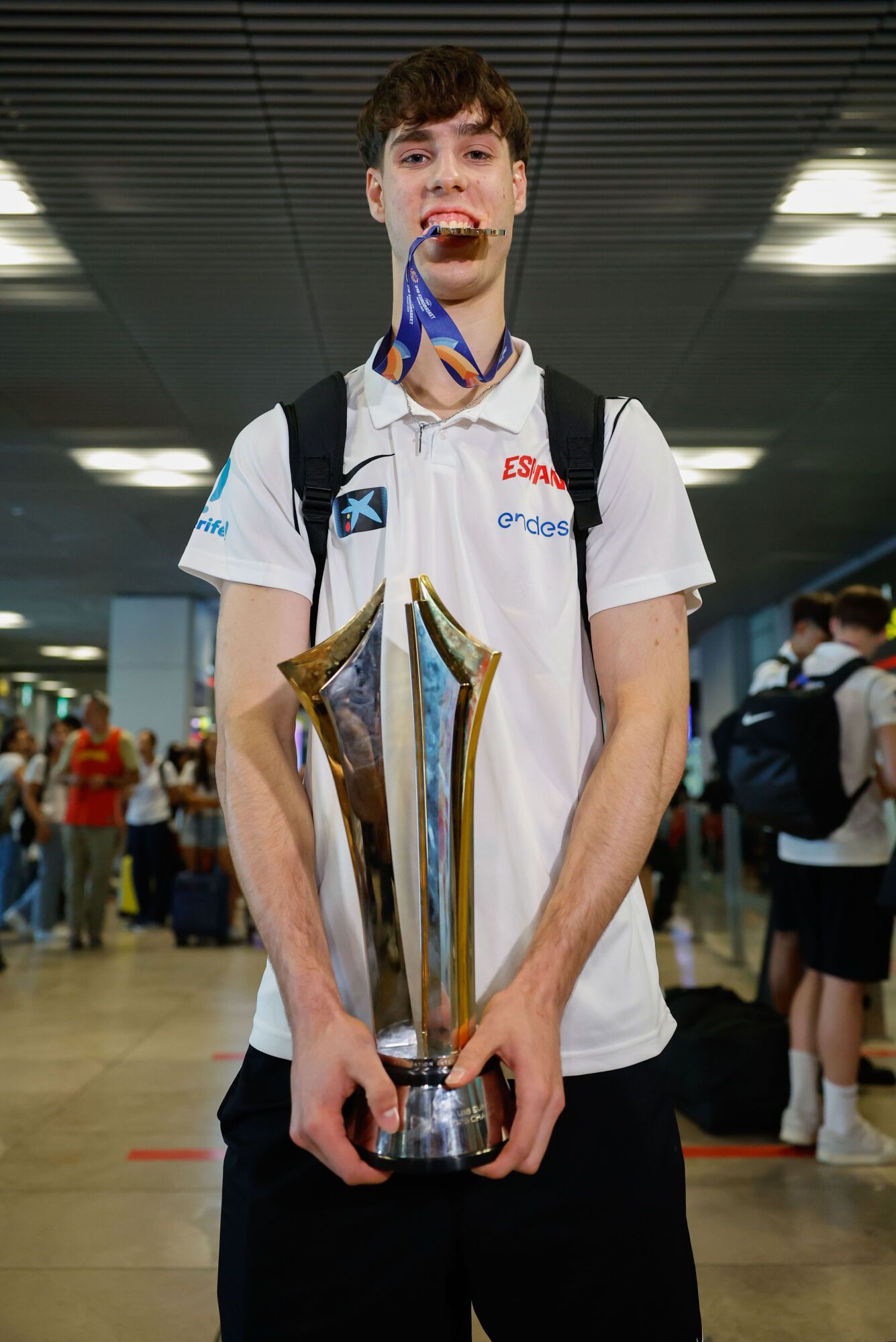 Guillermo del Pino regresa con el trofeo de campeón de Europa sub-18
