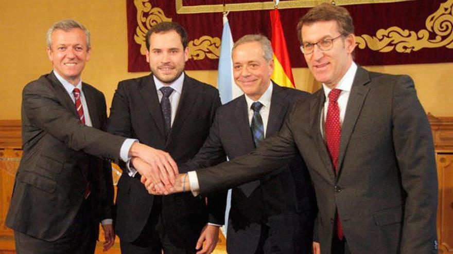 El vicepresidente Alfonso Rueda, el alcalde de Cotobade Jorge Cubela, el regidor de Cotobade Silvestre José Balseiros, y el presidente de la Xunta, Núñez Feijóo. // Xoán Álvarez