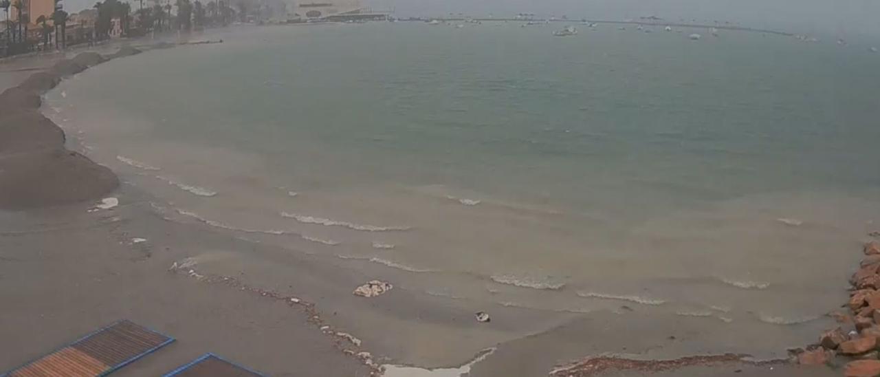 Estado de las playas de la Ribera, en San Javier, ayer por la tarde.  Canalmarmenor