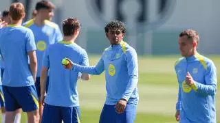 Lamine pasa página y Araujo ya está recuperado