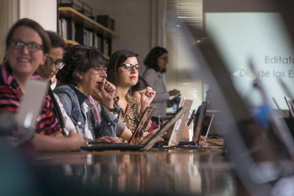 "Editatón" de la Wikipedia en la biblioteca del Campus de Humanidades