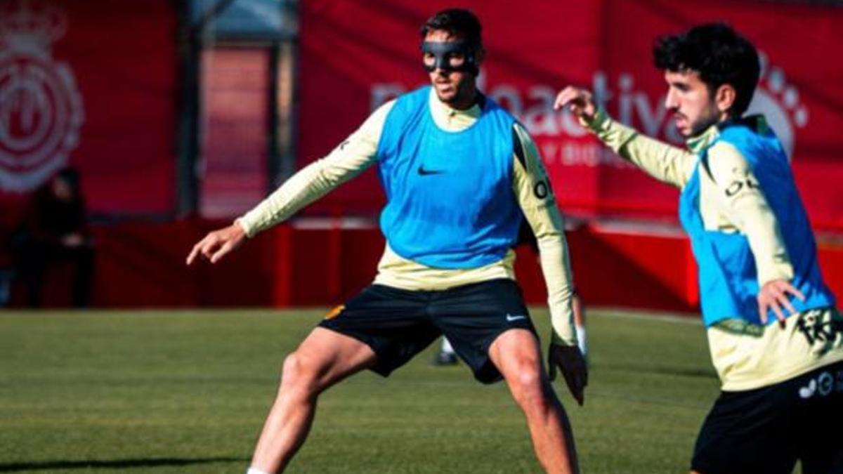 Antonio Raíllo y Manu Morlanes, durante el entrenamiento de este viernes en Son Bibiloni.